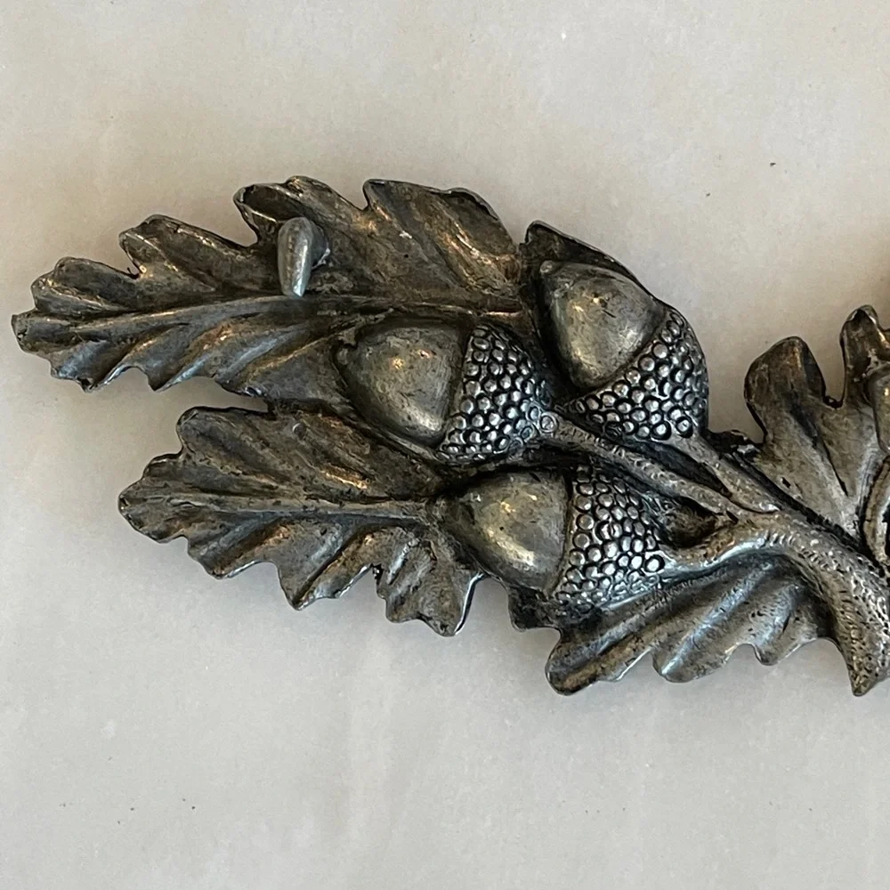 La Matron L’Etain Pewter Acorn Leaf Triple Hook 8